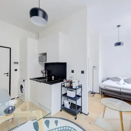 Un Studio Dans La *